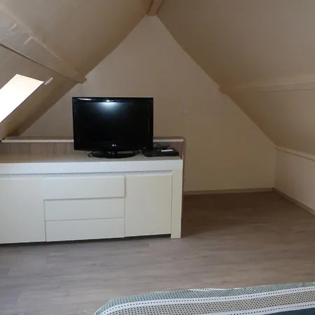 Des 4 V * Saint-Marcouf