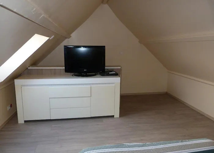 Des 4 V * Saint-Marcouf